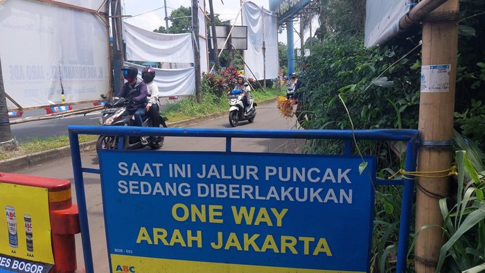 Jalur one way puncak