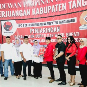 Intan Nurul Hikmah Bakal Calon Bupati Tangerang, mengambil Formulir pendaftaran di Partai Demokrasi Indonesia Perjuangan (PDI P)