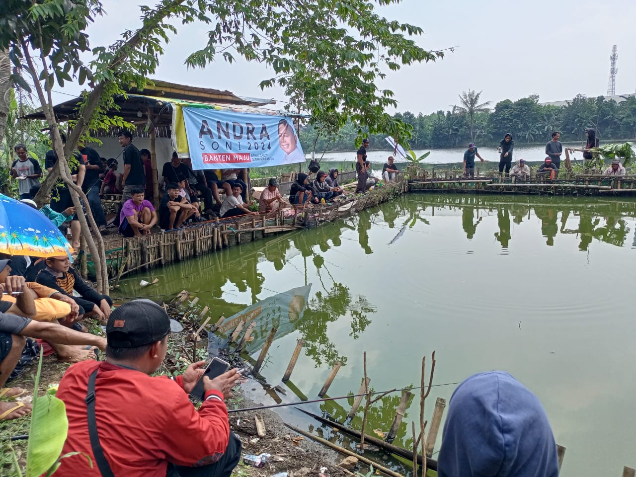 Pos Rakyat memperkenalkan Andra Soni kepada Warga di Desa Caringin, Kecamatan Legok, Kabupaten Tangerang