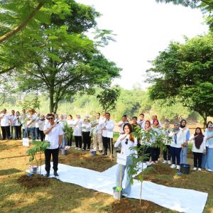 Kantah Tangsel Tanam 100 Pohon di Bantaran Sungai Cisadane