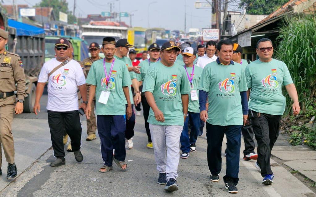 Sekertaris Daerah Kabupaten Tangerang, Moch Maesyal Rasyid turut hadir dan ikut gerak jalan bersama masyarakat Balaraja