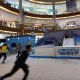 Summarecon Mal Serpong (SMS) menghadirkan Snowy Happyland, yakni permainan salju dan ice skating di Atrium Forum lantai dasar mulai 7 Juni hingga 21 Juli 2024.
