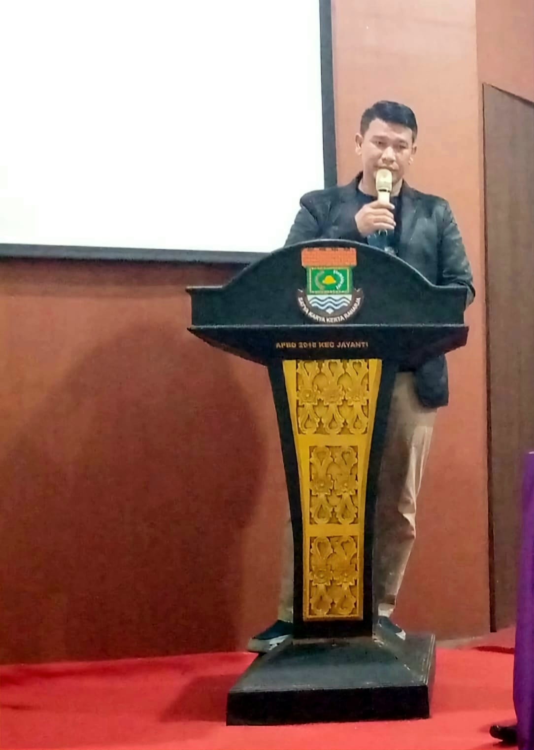 Aktivis Kabupaten Tangerang Alamsyah menyebut sanksi teguran kepada oknum PPK Rajeg yang melakukan pesta miras tidak memberikan efek jera. Rabu, 17 Juli 2024 Dimas Wisnu Saputra