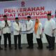 Maesyal Rasyid dan Intan Nurul Hikmah secara simbolis menerima SK rekomendasi dari DPP PKS di Kantor DPP PKS Jakarta, Senin 15 Juli 2024.