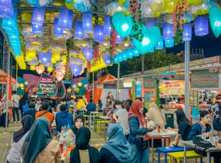 Rame-Rame Jajan Kuliner: Taman Raya merupakan salah satu annual event yang diselenggarakan oleh Tangcity Mall dengan dekorasi tematik yang akan memanjakan pengunjung untuk bersantap sambil menikmati suasana sambil berfoto.