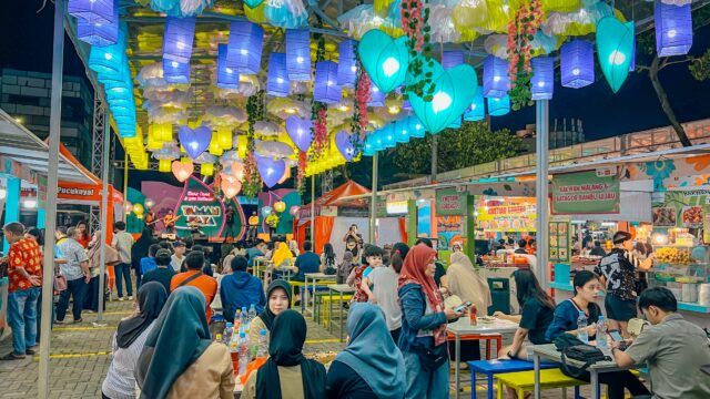 Rame-Rame Jajan Kuliner: Taman Raya merupakan salah satu annual event yang diselenggarakan oleh Tangcity Mall dengan dekorasi tematik yang akan memanjakan pengunjung untuk bersantap sambil menikmati suasana sambil berfoto.