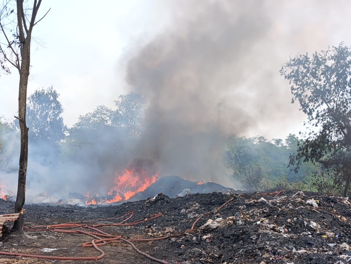 Akibat Tabunan Sampah Warga, Lapak Limbah Busa di Tapos Tigaraksa Terbakar