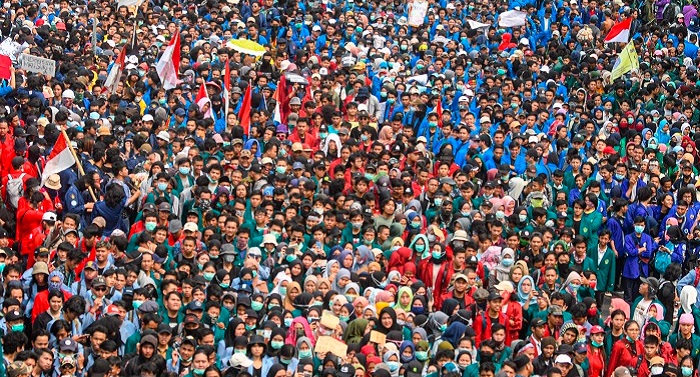 Bertambahnya Masa Aksi Demo di Gedung DPR, Mahasiswa Berdatangan dari Universitas-Universitas Ternama