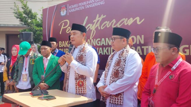 Pasangan Calon Bupati-Wakil Bupati Tangerang Mad Romli- Irvansyah resmi daftarkan diri ke KPU walaupun tidak di usung oleh partai Golkar. Kamis, 29 Agustus 2024.