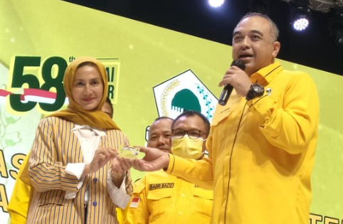 Wanda Hamidah Mundur dari Golkar