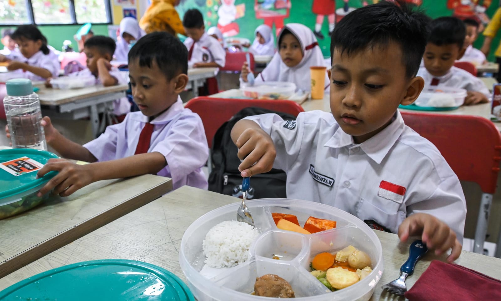 Simulasi makan bergizi gratis di salah satu Sekolah Dasar (SD) di Tangerang. FotoDimas Wisnu Saputra.