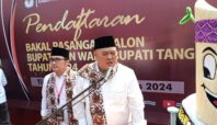 Zulkarnain-Lerru Yustira resmi mendaftarkan diri sebagai calon Bupati Tangerang ke KPU Kabupaten Tangerang pada Selasa, 27 Agustus 2024. Foto DIMAS WISNU SAPUTRA.