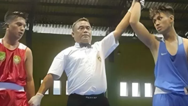 Wasit Tinju Royke Wane diberhentikan dari tugasnya di cabor tinju PON 2024 usai kepemimpinannya yang kontroversial di kelas 75-80kg antara petinju Sumut, Joshua Juan Vargas Harianja vs Petinju Lampung, Rusdianto pada Sabtu, 14 September 2024.