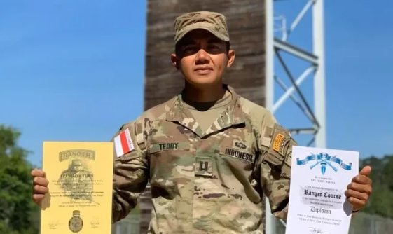 Mayor Teddy melanjutkan pendidikan militernya di US Army Infantry School di Fort Benning, Amerika Serikat (AS) dan mengambil program Ranger School.