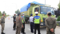 9 Truk Bertonase Berat Ditertibkan Karena Langgar Jam Operasional di Kabupaten Tangerang.