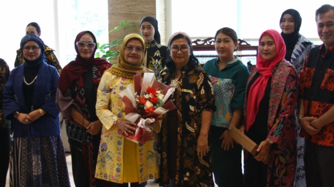 Hari Batik Nasional, Swiss-Belhotel Serpong Hadirkan Kemeriahan Harmoni Batik Nusantara