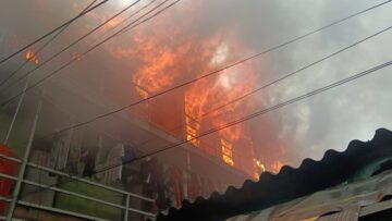 Kebakaran di Dekat Jalur Kereta Duri-Angke