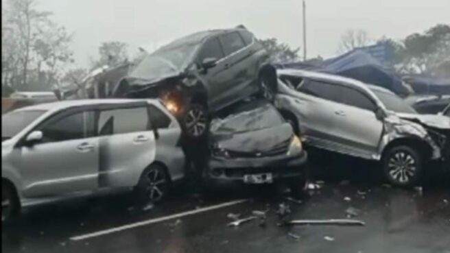 Kecelakaan Beruntun di KM 92 Tol Cipularang