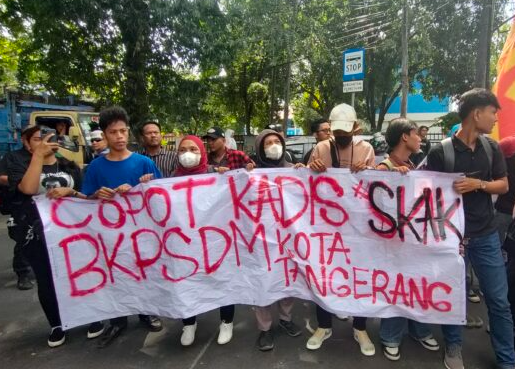 Pospera Kota Tangerang Melakukan Aksi Unjuk Rasa Tuntut Kepala BKPSDM Kota Tangerang Dicopot, Senin 6 Januari 2025/Foto:BantenHits