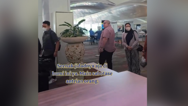 Pengacara Razman Nasution diduga selak antrean saat di bandara (Instagram.com/hotmanparisofficial)