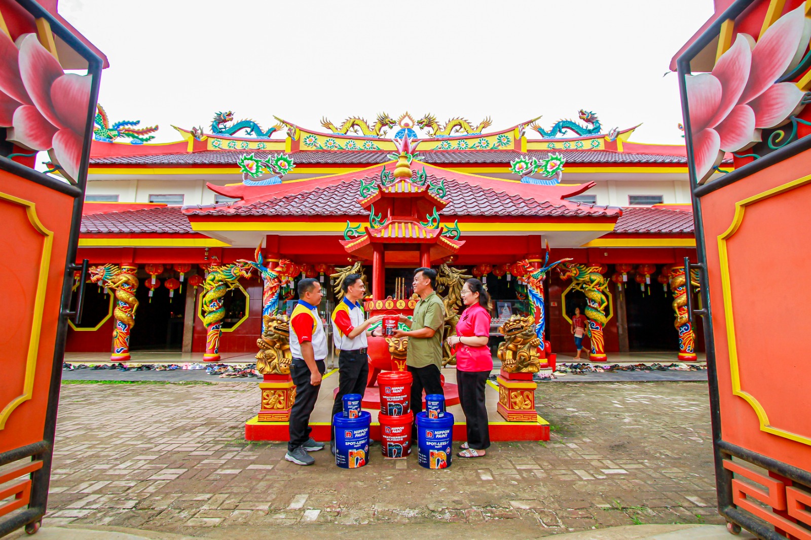 Pengecatan Vihara Sobhita Tridharma Cisauk