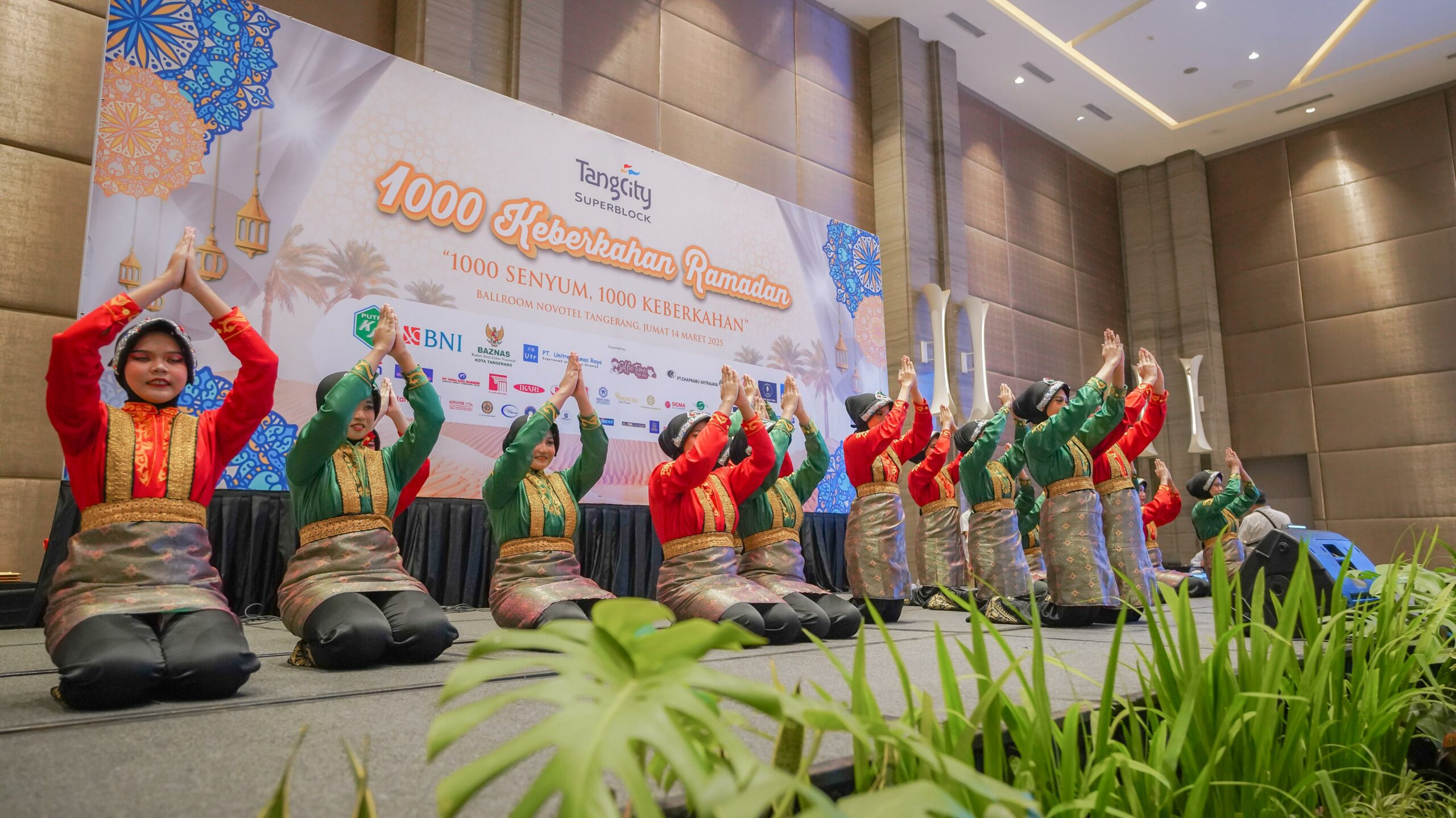 Penampilan Saman dalam buka puasa bersama 1.000 anak yatim piatu dan Penyandang Disabilitas sebagai kolaborasi Tangcity Mall dan Novotel Tangerang pada Jumat 14 Maret 2025.