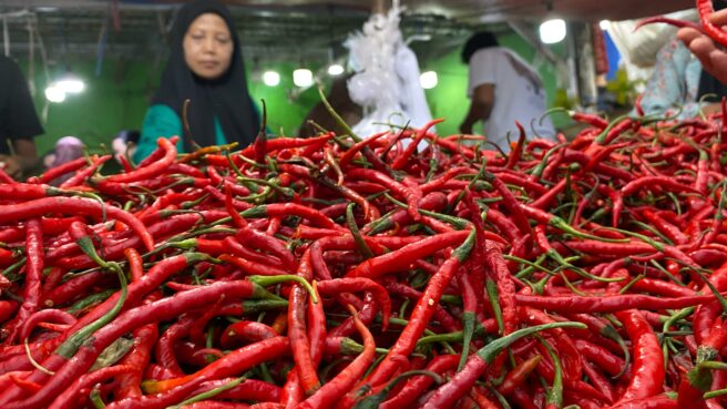 ⁠Harga Pangan Pokok Pertengahan Ramadhan 2025. Cabai Merah Keriting Rp35-50 ribu/Kg Foto: Nadia-Infotangerang,id