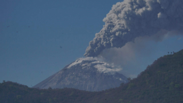 gunung lewotobi laki-laki