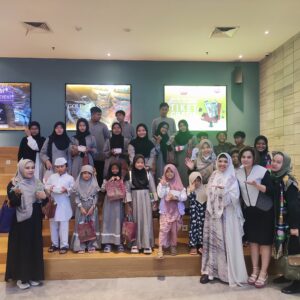 Peringati Hari Pendidikan Nasional, Kantor Notaris Desra Natasha Gelar Nobar Film “Jumbo” Bersama Anak Yatim 2 Desra Natasha Bersama Yayasan Rumah Singgah Salsabila