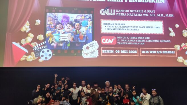 Kanto Notaris Desra Natasha Nobar bersama anak Yatim