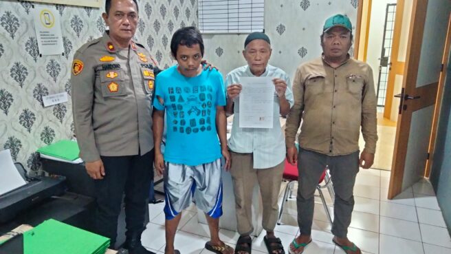 ODGJ Naik Menara Listrik di Serpong Utara, Polsek Serpong Lakukan Evakuasi Aman