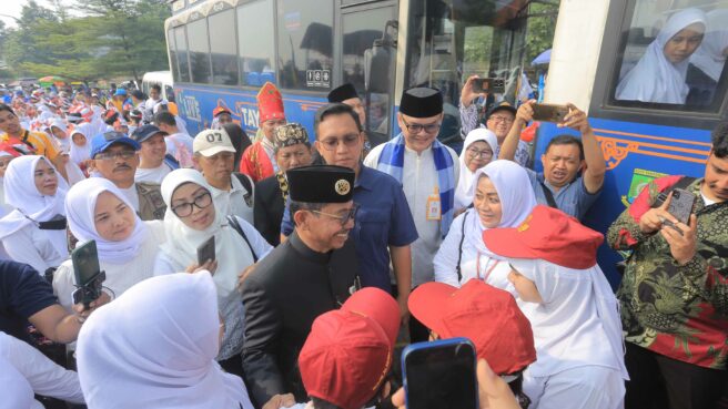 PELUNCURAN ANGKUTAN PERKOTAAN GRATIS UNTUK ANAK SEKOLAH WALIKOTA1