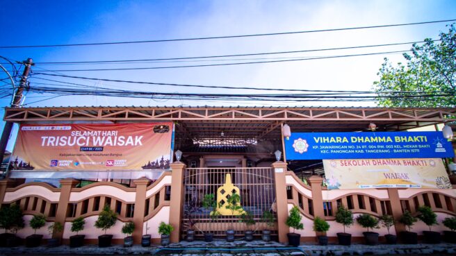 Nippon Paint Revitalisasi Vihara Dhamma Bakti Panongan, Kabupaten Tangerang di Hari Waisak
