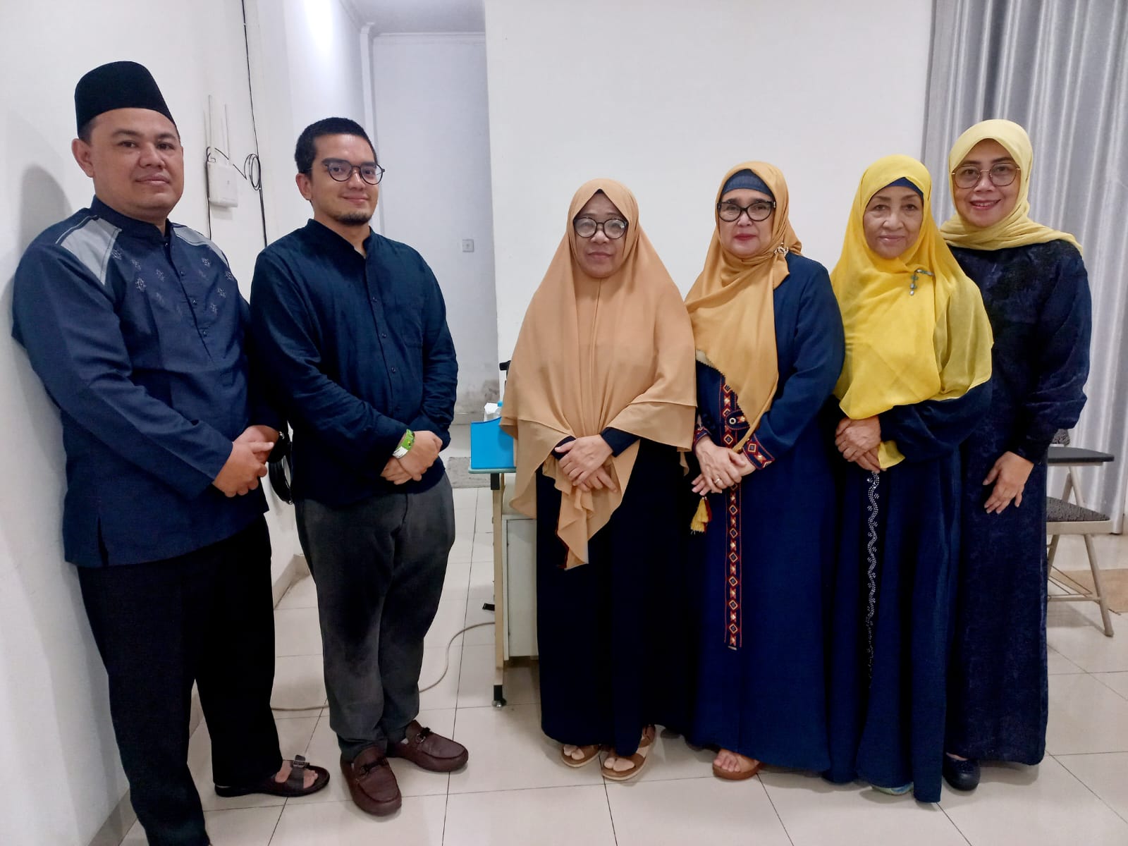 Didominasi Ibu-ibu, Jamaah Yayasan Al Mishbah Tangsel Semangat Belajar Al Quran 2 Para pendiri Yayasan Al Mishbah Tangerang Selatan
