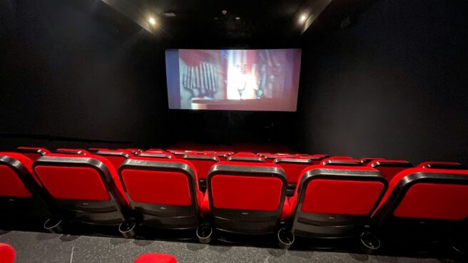 atap bioskop ambruk