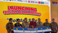 Menko Perekonomian Airlangga Hartarto, Menteri Perdagangan Budi Santoso hingga Ketua Aprindo Solihin saat meluncurkan program Holiday Sale 2025 di salah satu toko ritel di Tangsel, Jumat (13/6). Foto: Andre Pradana/Tangselife