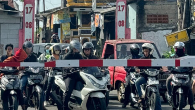 Perlintasan kereta api di Jombang ditutup sementara mulai 18 Juni 2025 malam (Tangsel Life/Cucu Rosana)