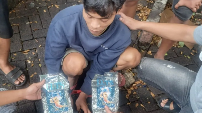 Polda Metro Jaya berhasil menggagalkan peredaran 4 kilogram sabu di Tangerang, Banten pada Sabtu, 21 Juni 2025.