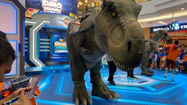 Pertunjukan edukatif Dino Reborn di Living World, Alam Sutera saat Libur Sekolah 2025 (Tangselife.com/Dwi Oktaviani)