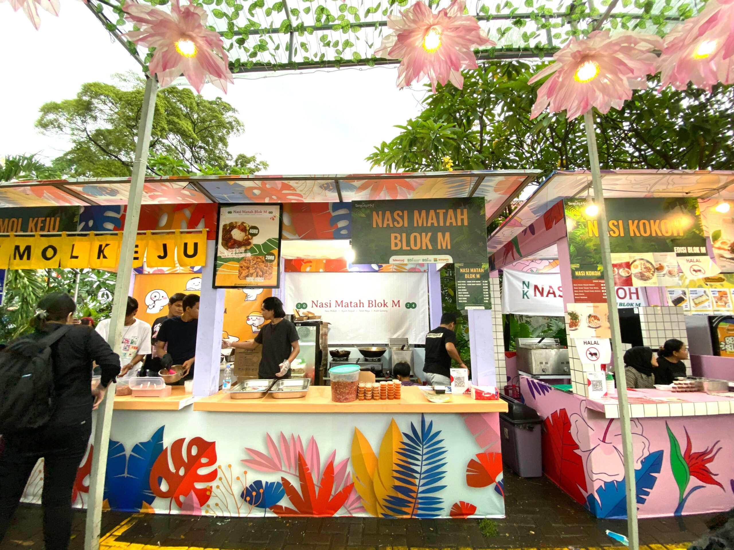 Meriah! RJK 2025 Hadirkan Kuliner Jaksel Berkonsep Hutan Belantara 3 Kuliner Viral Blok M, Jakarta Selatan. Foto: Nadia/Infotangerang.id