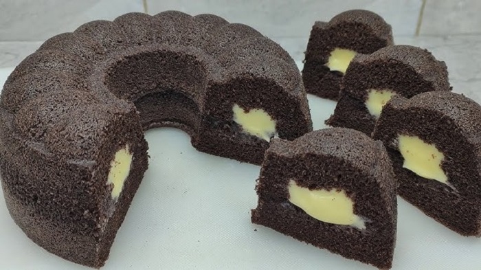Resep Bolu Ketan Hitam Viral di TikTok Tanpa Oven, Lembut Banget dengan Kejutan Keju Lumer di Dalamnya! 2 bolu ketan hitam keju lumer