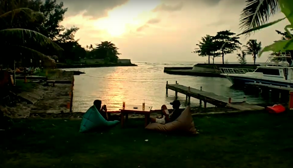 Mau Liburan ke Pantai Carita? Simak Dulu Harga Tiket, Fasilitas, dan Aktivitas Seru yang Bisa Bikin Betah! 2 pantai carita