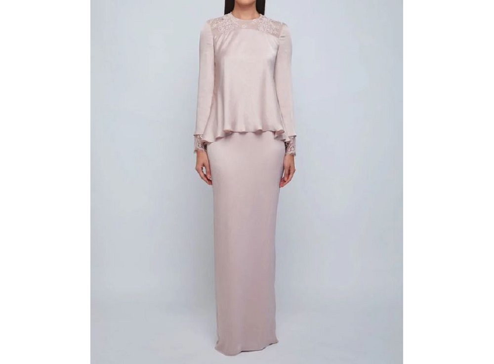 7 Inspirasi Model Baju Kurung Melayu Malaysia Modern Terbaru 2025, Cocok untuk Dipakai Segala Acara! 4 Model Baju Kurung Melayu Malaysia Modern