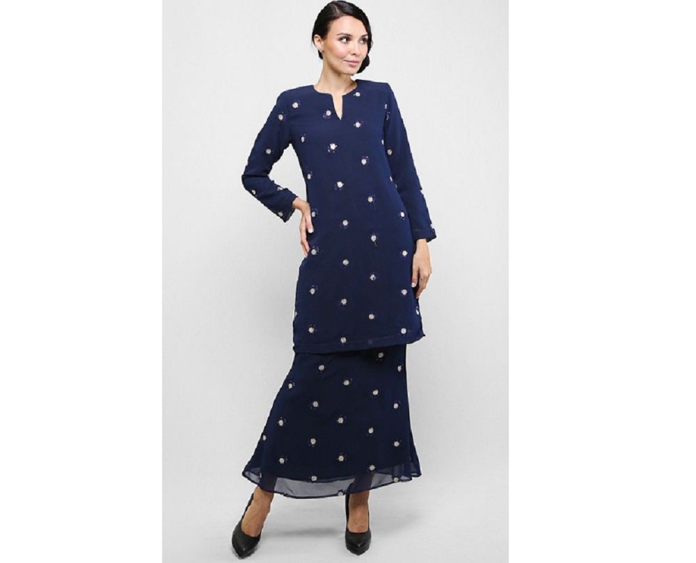 7 Inspirasi Model Baju Kurung Melayu Malaysia Modern Terbaru 2025, Cocok untuk Dipakai Segala Acara! 6 Model Baju Kurung Melayu Malaysia Modern