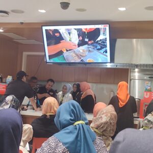 Pelatihan Demo masak anggota UMKM SEMASA