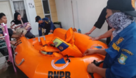 Petugas gerak cepat evakuasi warga terdampak banjir di Tangerang hingga Selasa 8 Juli 2025