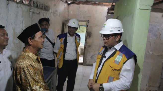 Program bedah rumah atau RTLH tahun 2025 ini turut menyasar keluarga dengan anak stunting, seperti yang dilaksanakan di Kelurahan Gondrong (Cipondoh) dan Kelurahan Cipete (Pinang).
