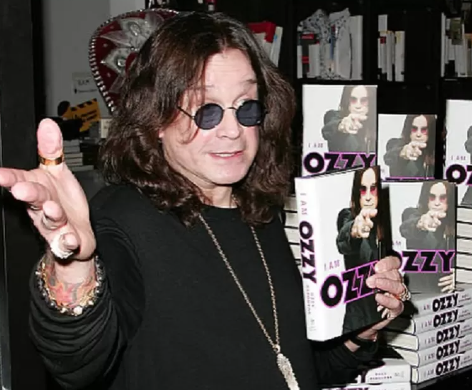 Ozzy Osbourne Meninggal Dunia di Usia 76 Tahun: Fakta Mengejutkan dan Warisan Legendaris Sang Godfather of Metal 2 Ozzy Osbourne, The Prince of Darkness