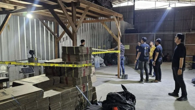 Penggrebekan Pabrik Oli Palsu di Tangerang