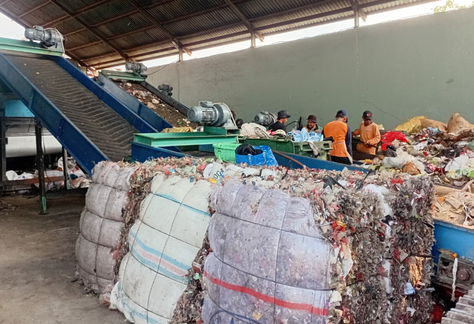 Apa Itu RDF? Penghasil Energi Terbarukan Setara Batu Bara dari Sampah di TPA Rawa Kucing Tangerang 2 RDF yang Dihasilkan dari Sampah di TPA Rawa Kucing